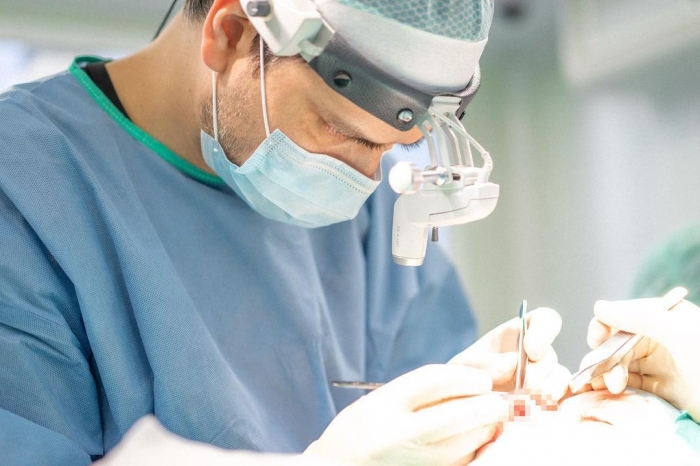 Пластический хирург Валерий Стайсупов проводит ринопластику