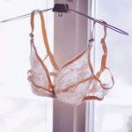 Когда и какой бюстгальтер носить после увеличения груди