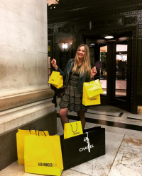 Юлия Стахива покупает дизайнерские вещи