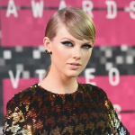 Тейлор Свифт увеличила грудь