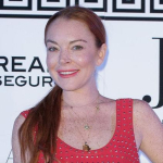 Линдси Лохан сделала нитевую подтяжку лица