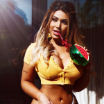 Бразильянка потратила миллионы на пластические операции ради идеального тела