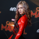 Певица Граймс закончила написание альбома в клинике пластической хирургии