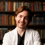 Пластический хирург Олег Снигирь