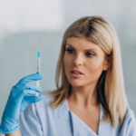 Косметологи вошли в топ-3 по уровню доходов среди медицинских работников